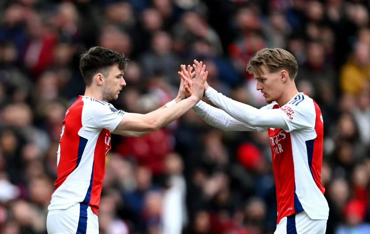 阿根廷碾压利物浦，阿尔瓦雷斯扛起全队